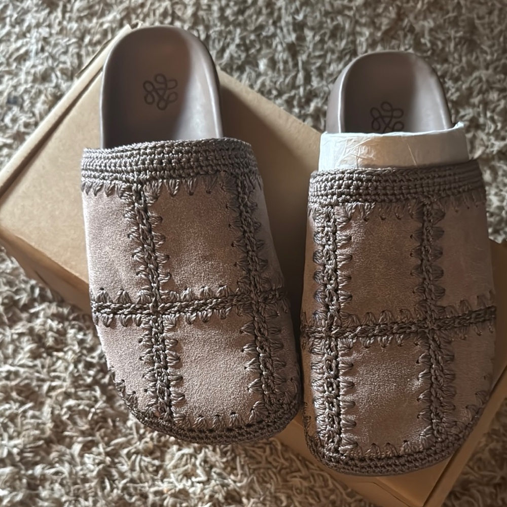 Women's Tan Slip-On Shoes